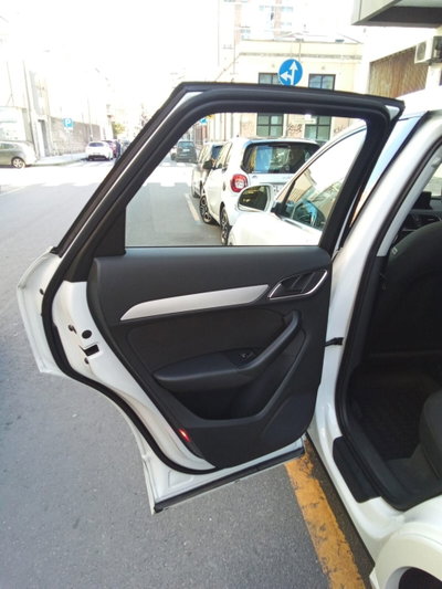 Audi Q3 2.0 TDI 120 CV Business (14)