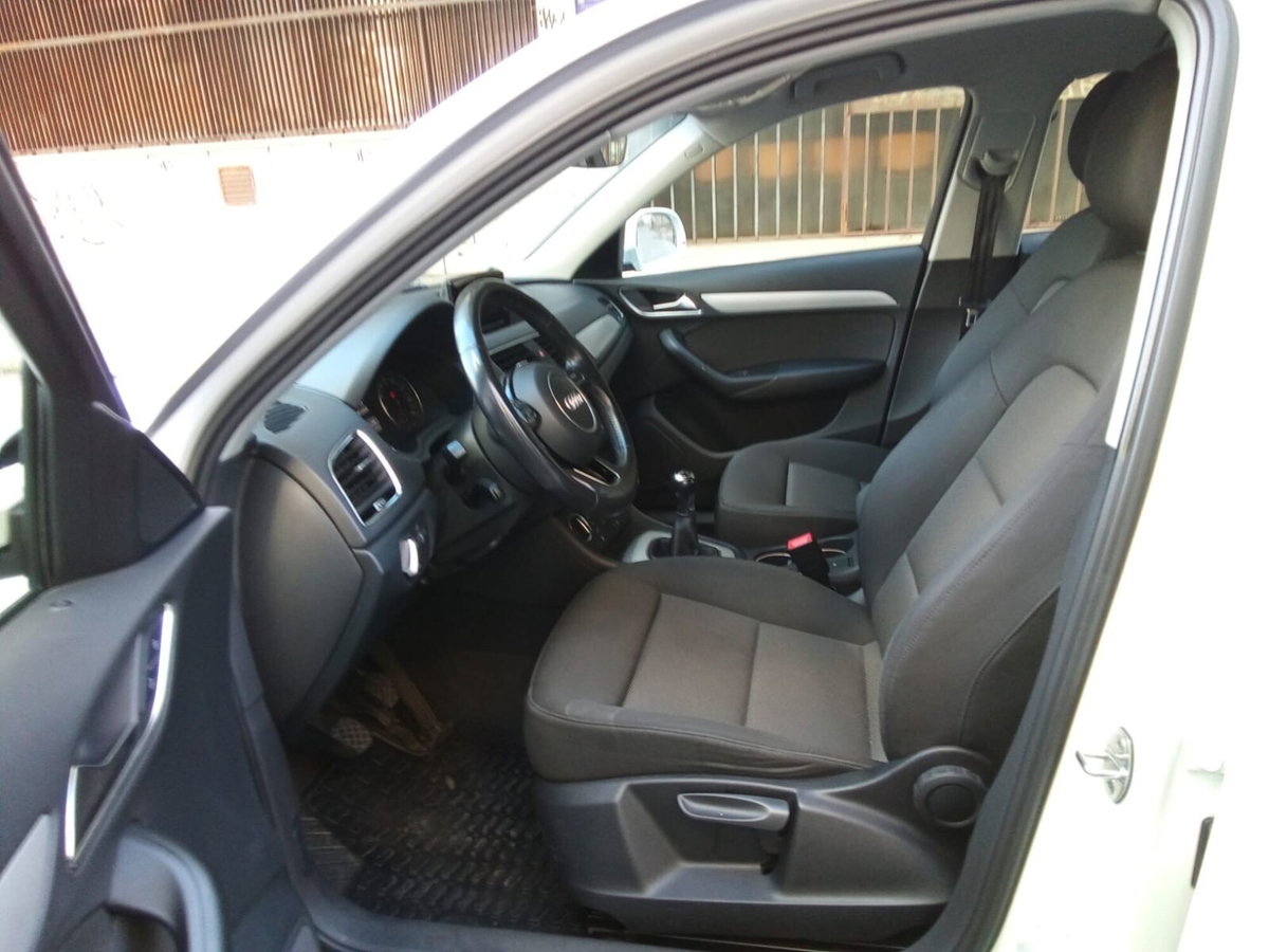 Audi Q3 2.0 TDI 120 CV Business (15)