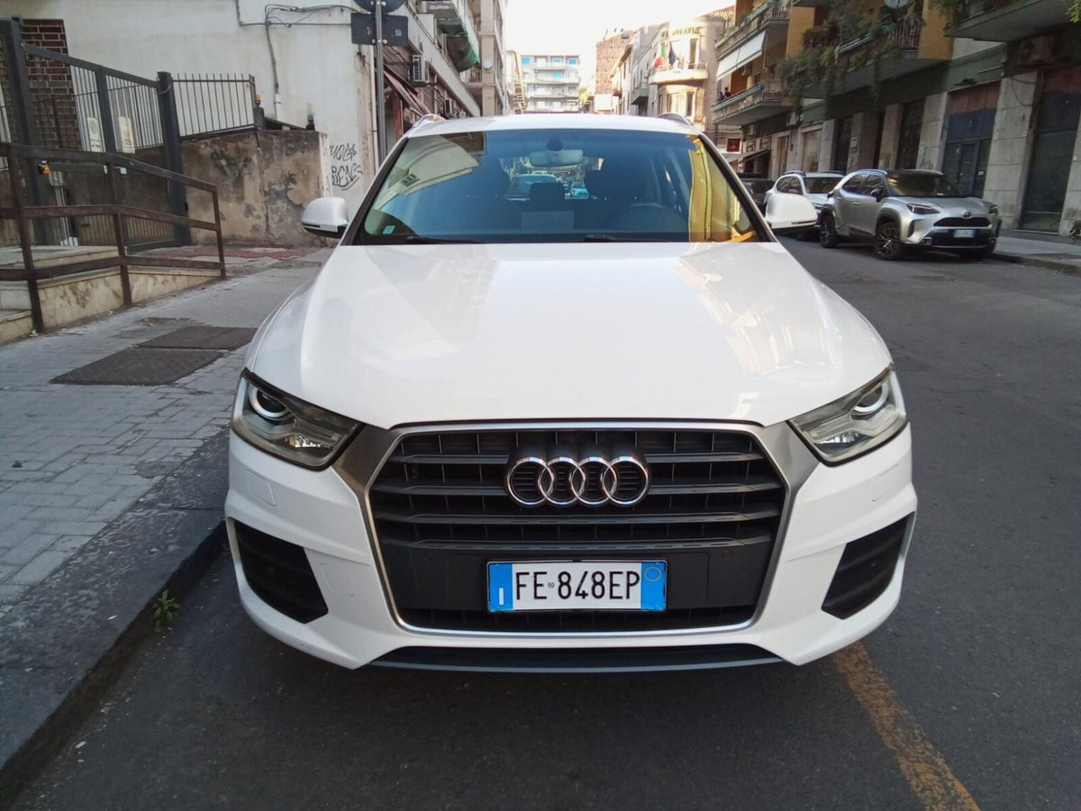 Audi Q3 2.0 TDI 120 CV Business (2)