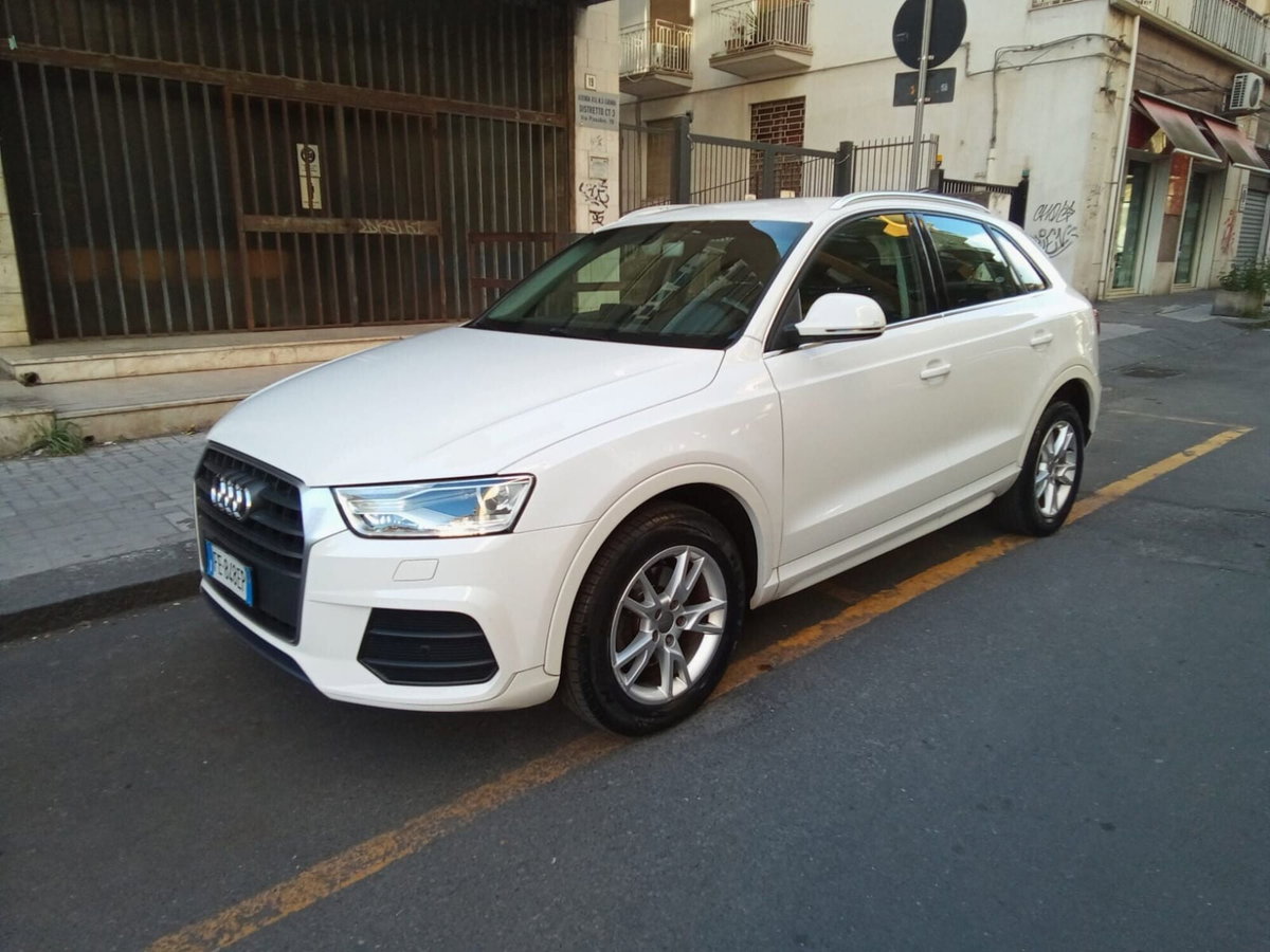 Audi Q3 2.0 TDI 120 CV Business (3)
