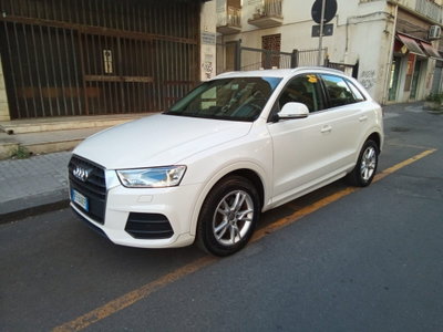 Audi Q3 2.0 TDI 120 CV Business (3)