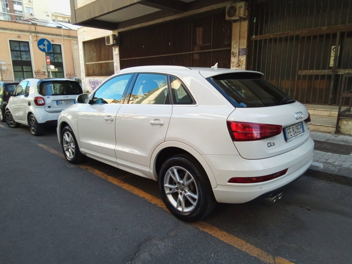 Audi Q3 2.0 TDI 120 CV Business (5)