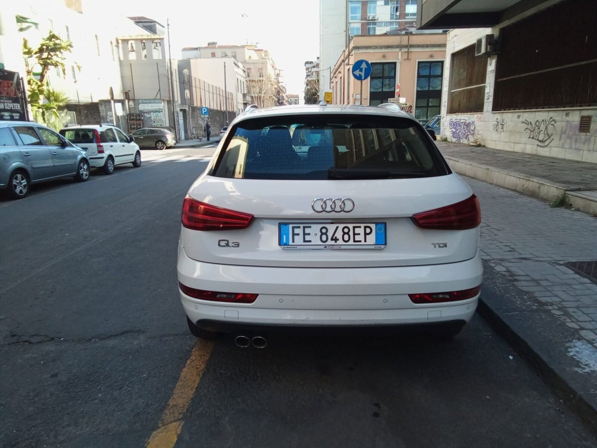 Audi Q3 2.0 TDI 120 CV Business (6)