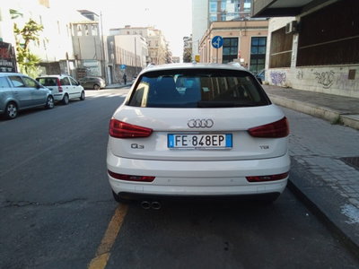 Audi Q3 2.0 TDI 120 CV Business (6)