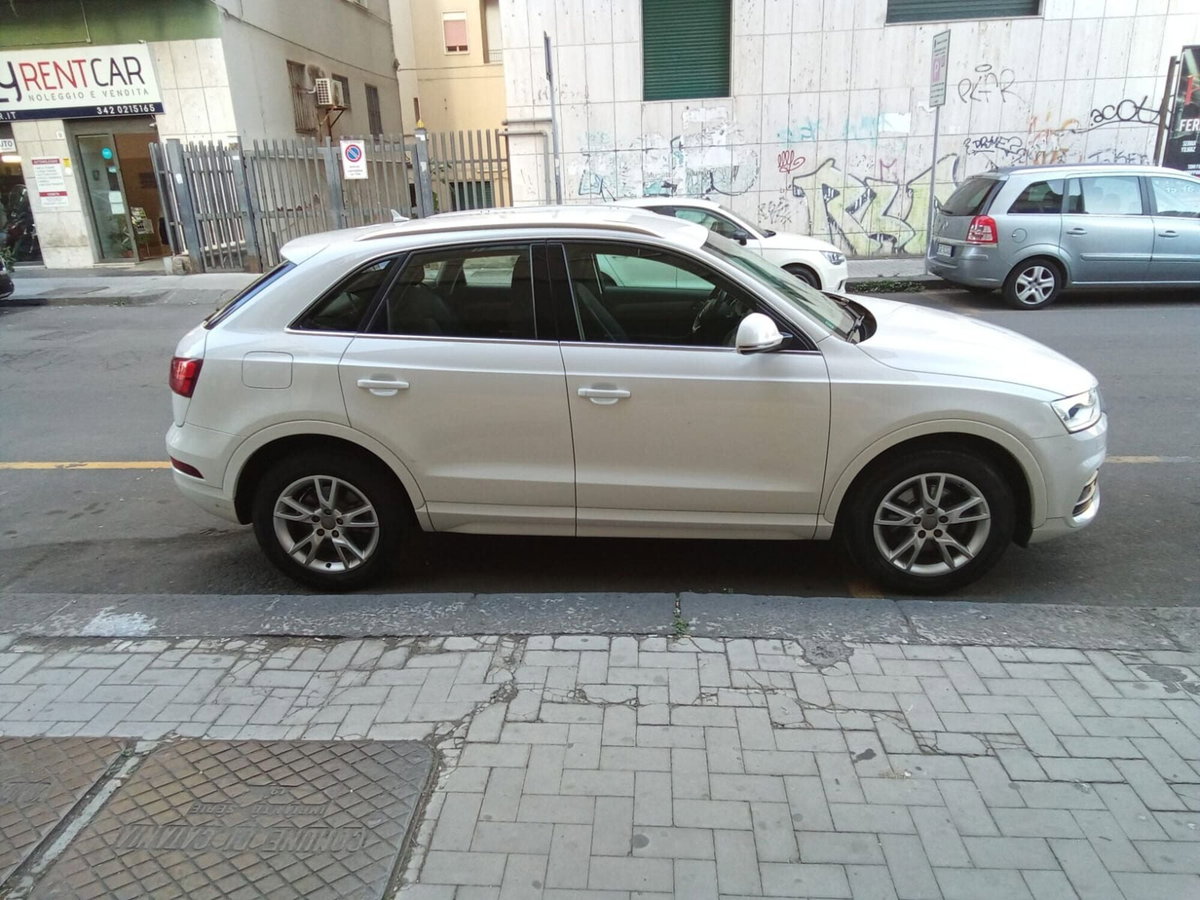 Audi Q3 2.0 TDI 120 CV Business (7)
