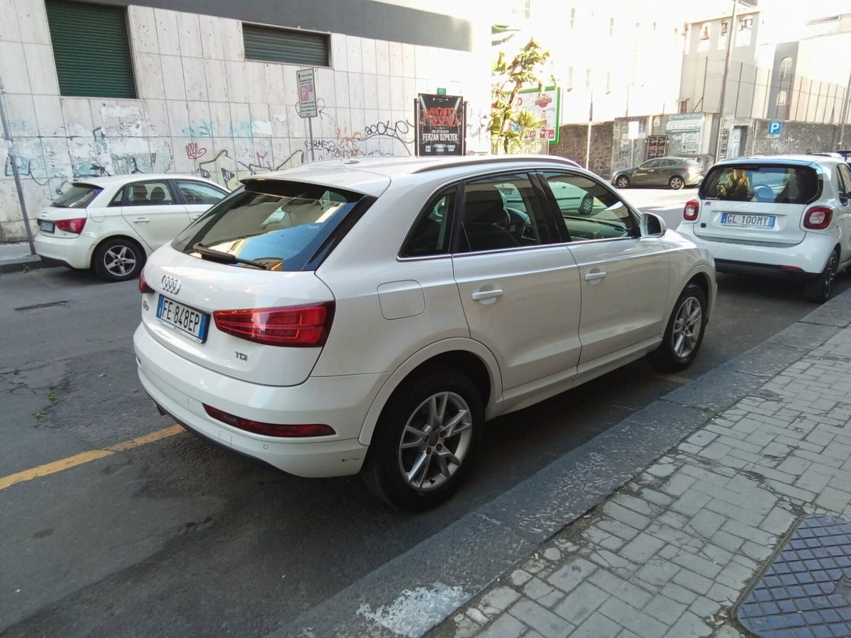 Audi Q3 2.0 TDI 120 CV Business (8)