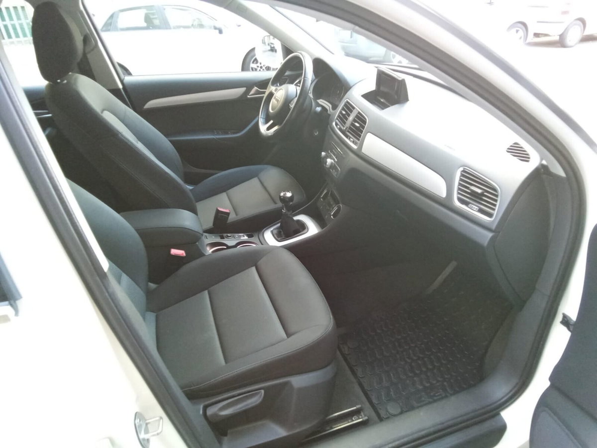Audi Q3 2.0 TDI 120 CV Business (9)