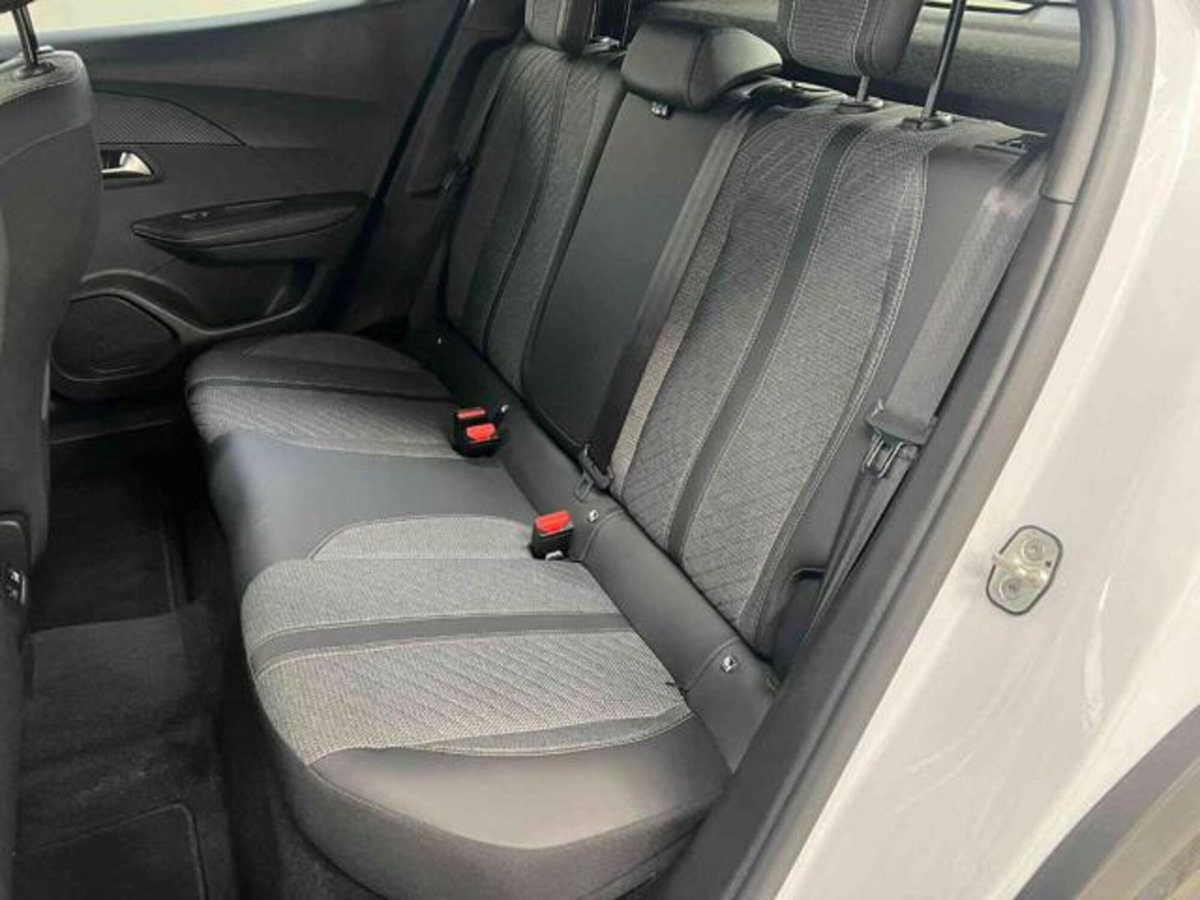 Peugeot 2008 PureTech 100 S&S Allure (10)