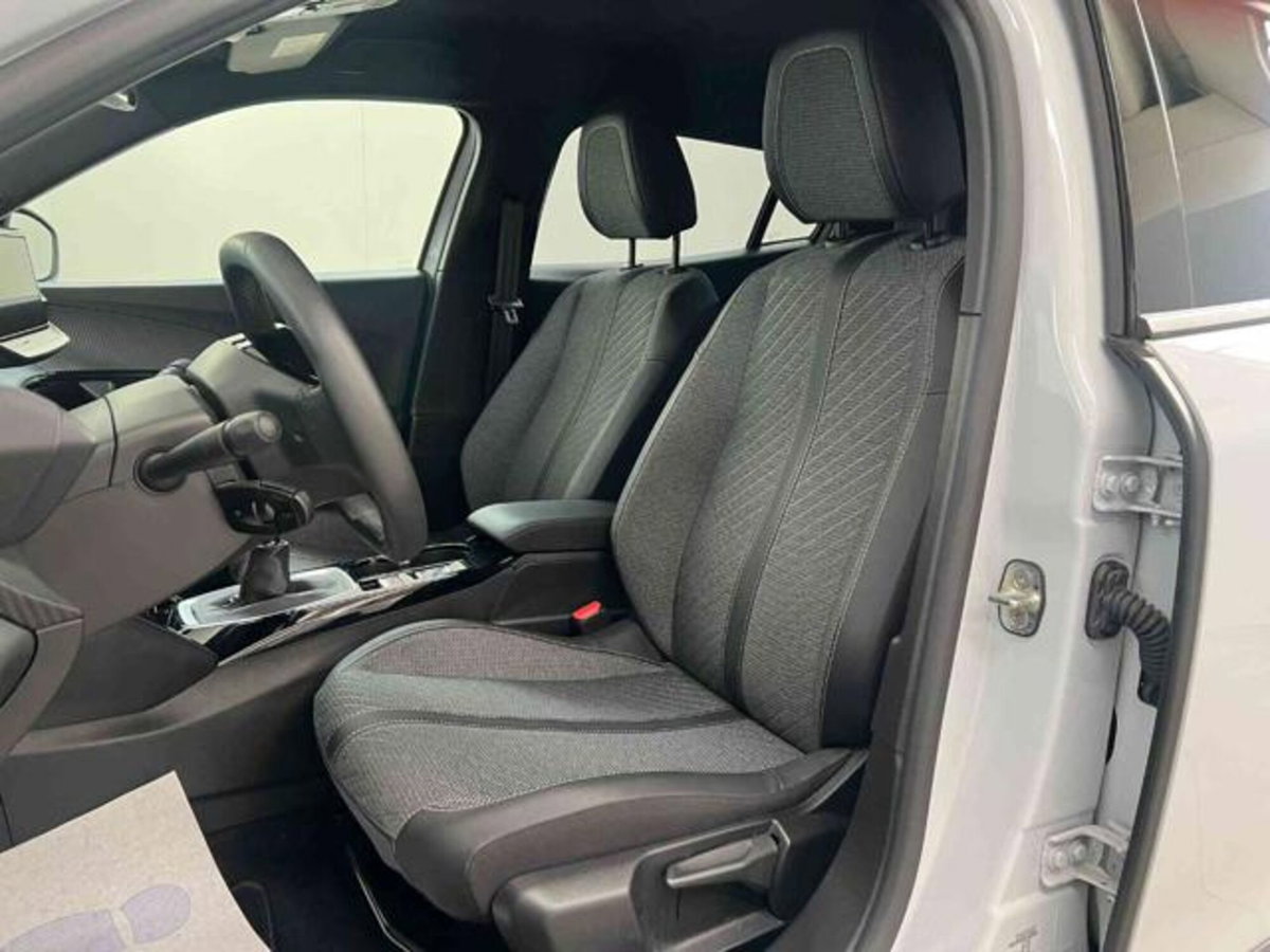 Peugeot 2008 PureTech 100 S&S Allure (4)