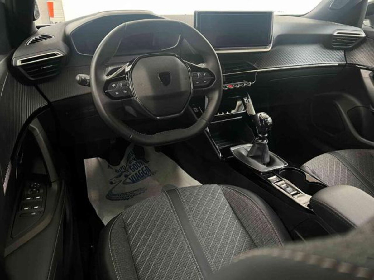 Peugeot 2008 PureTech 100 S&S Allure (5)