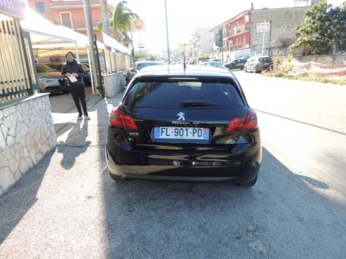 Peugeot 308 BlueHDi 130 S&S Allure (7)