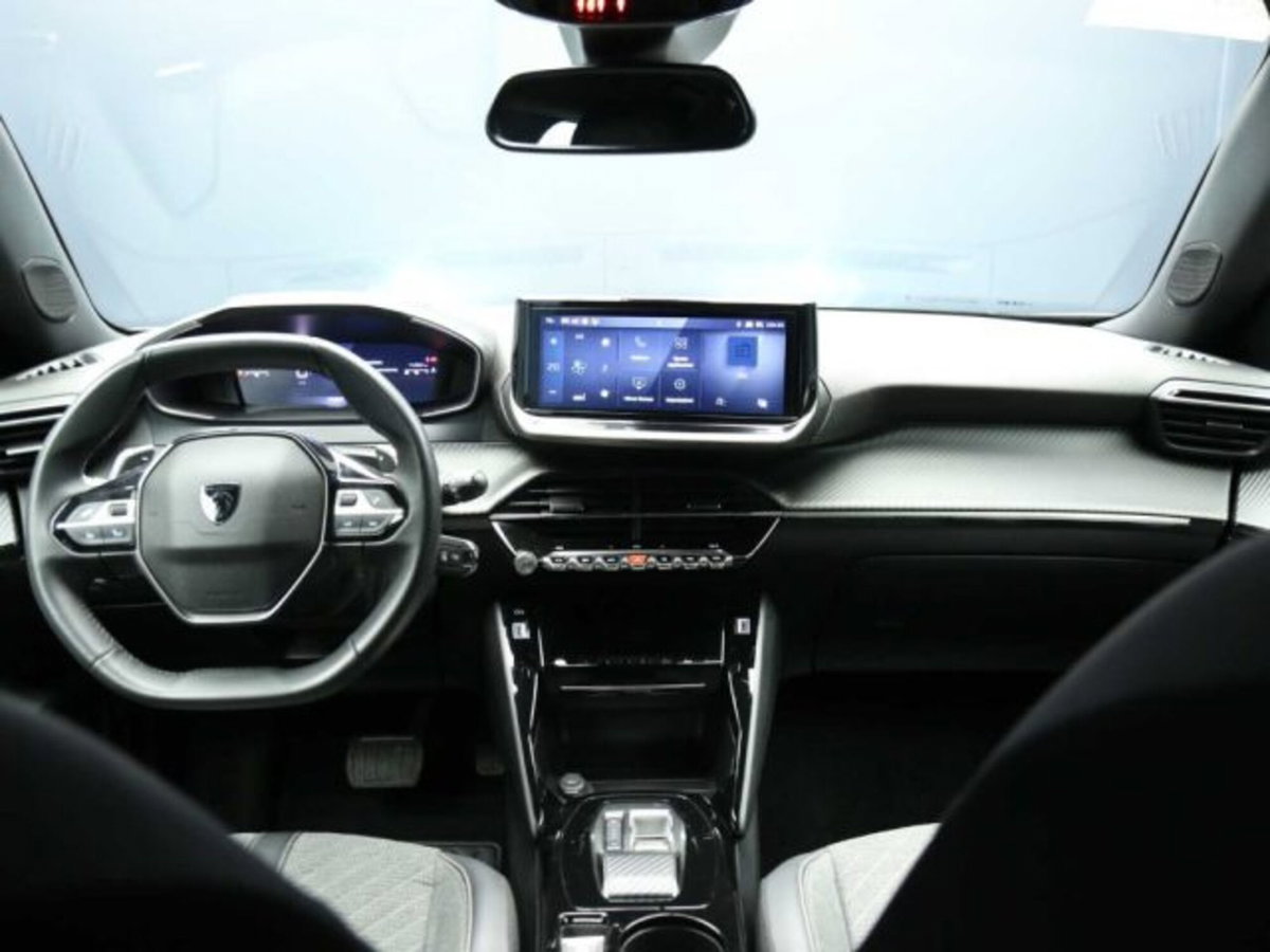 Peugeot 2008 PureTech 130 S&S EAT8 Allure Pack (4)