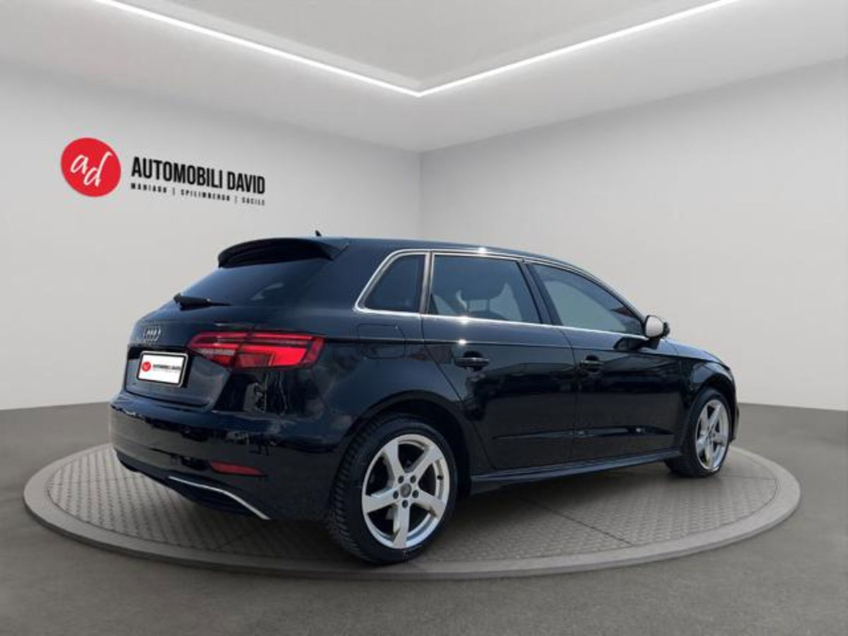 Audi A3 Sportback 40 e-tron S tronic Admired (4)