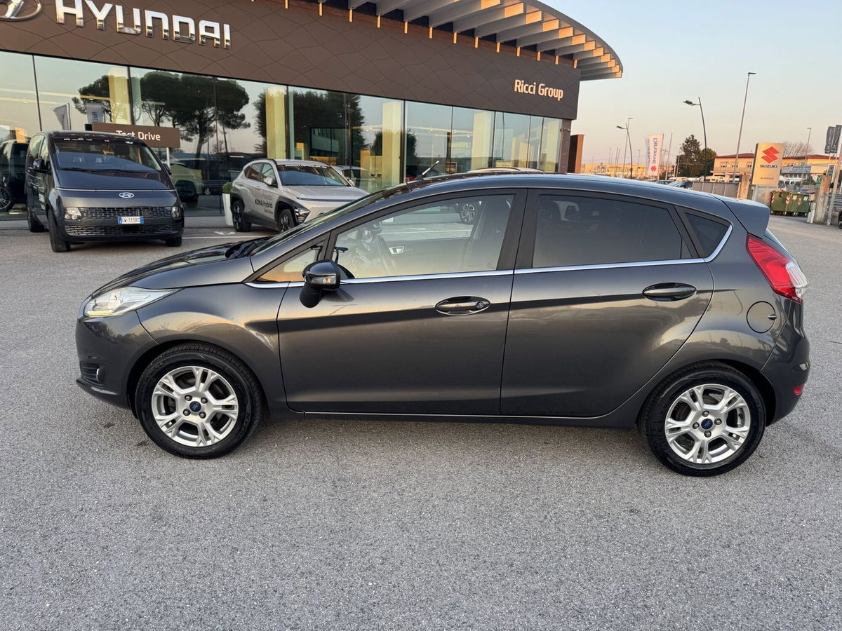 Ford Fiesta 1.5 TDCi 75CV 3 porte Titanium (2)