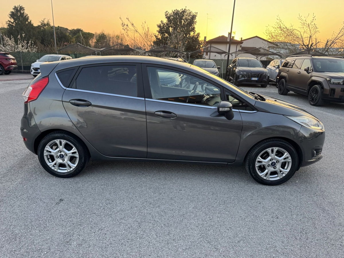 Ford Fiesta 1.5 TDCi 75CV 3 porte Titanium (6)