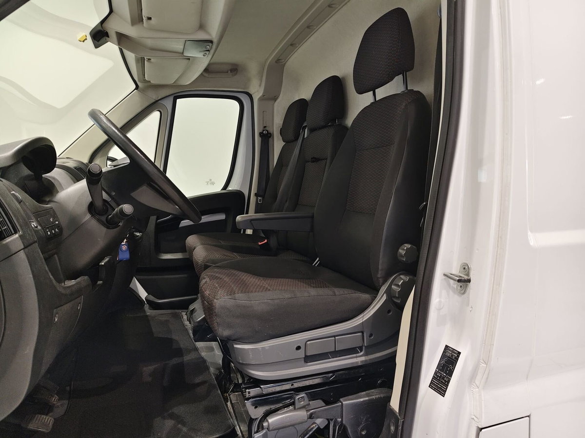Peugeot Boxer Furgone 330 2.2 BlueHDi 140 S&S PC-TN Furgone Premium (19)