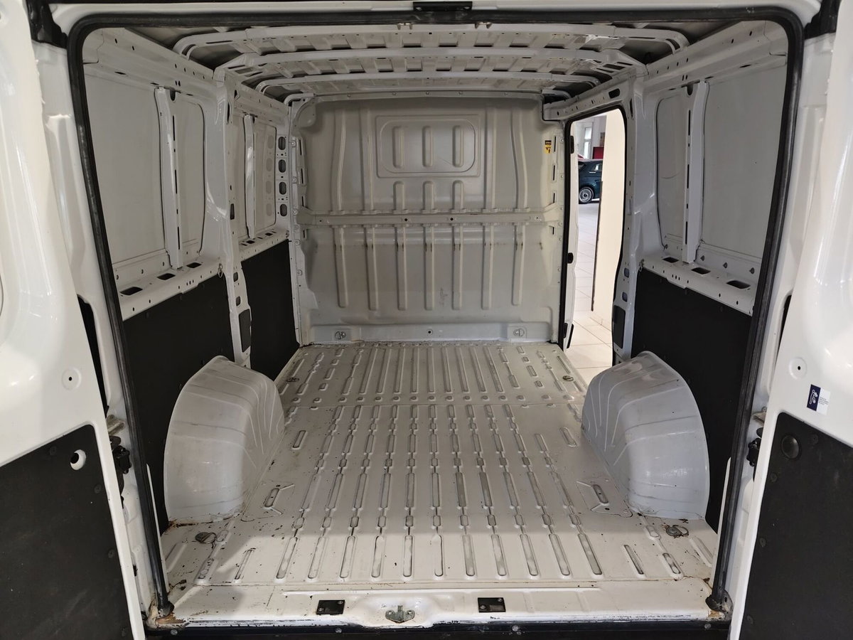 Peugeot Boxer Furgone 330 2.2 BlueHDi 140 S&S PC-TN Furgone Premium (2)