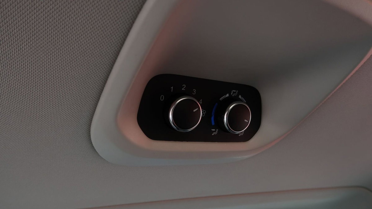 Ford Tourneo Custom 320 2.0 TDCi 130CV MHEV PC Titanium (12)