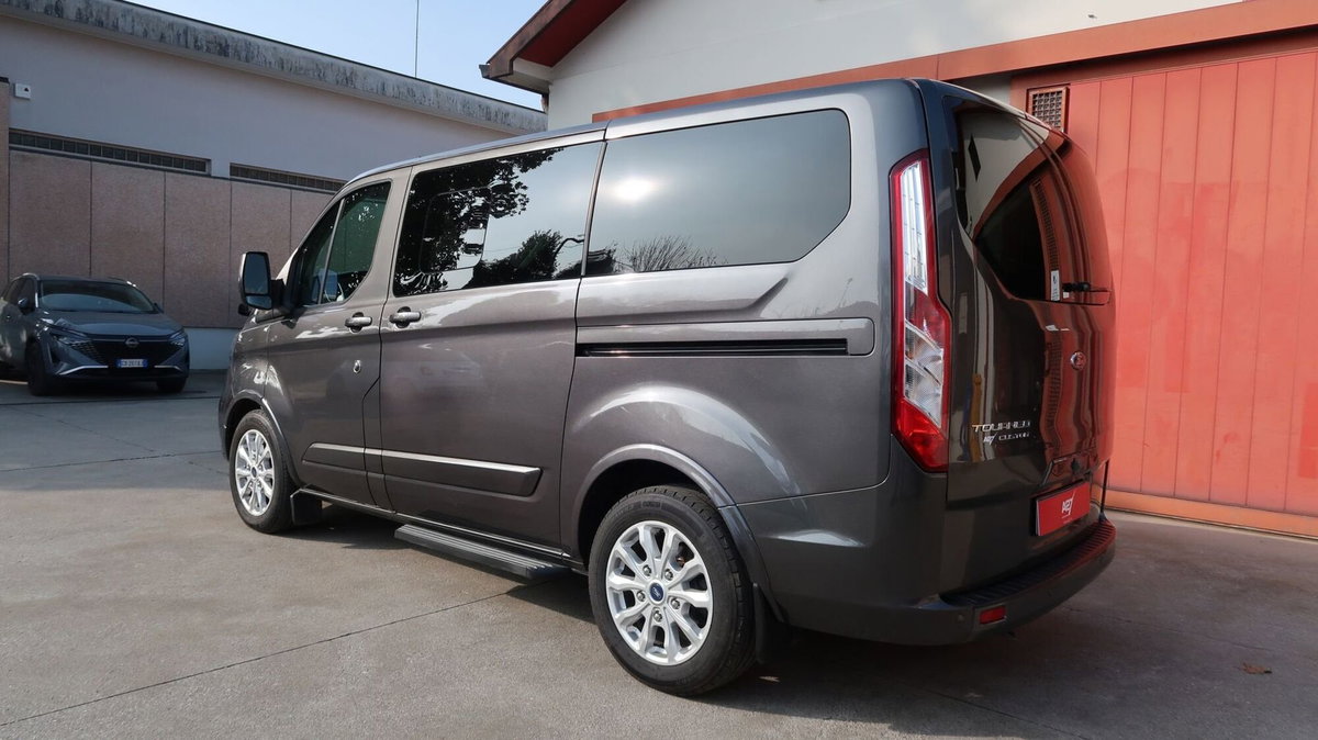 Ford Tourneo Custom 320 2.0 TDCi 130CV MHEV PC Titanium (17)