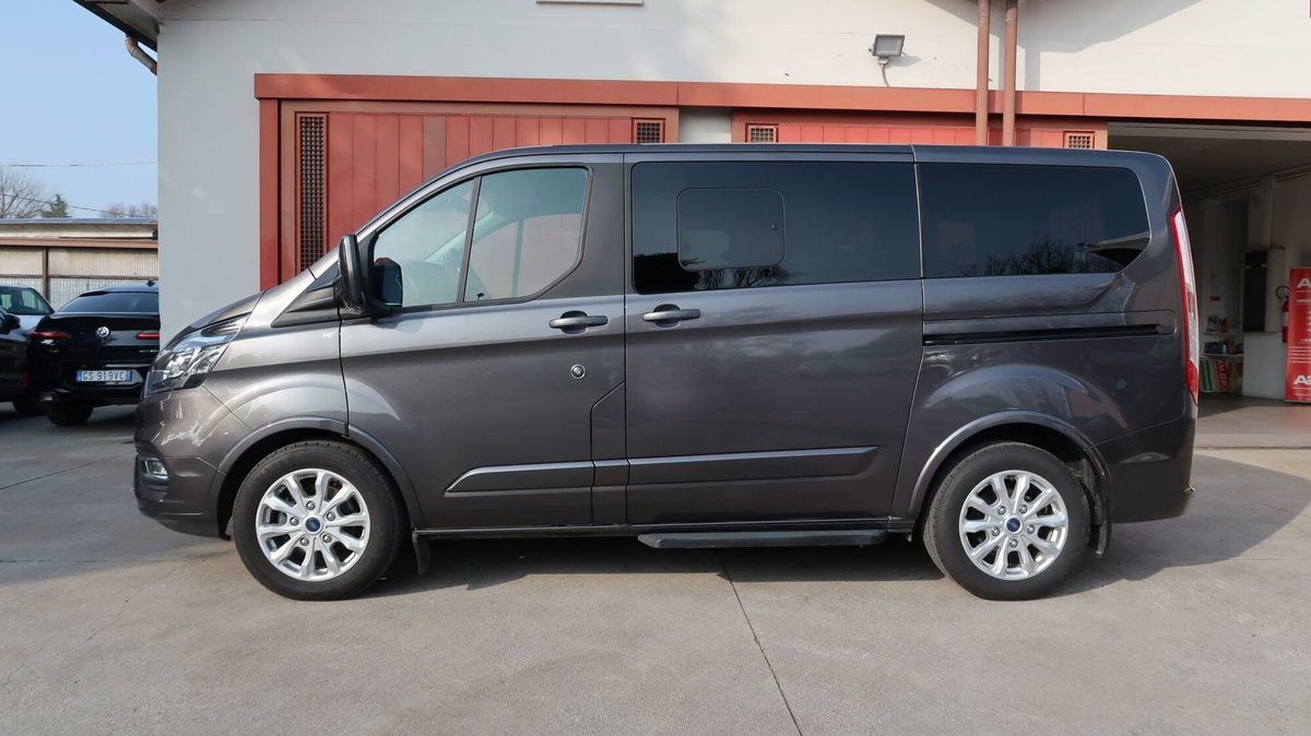 Ford Tourneo Custom 320 2.0 TDCi 130CV MHEV PC Titanium (3)
