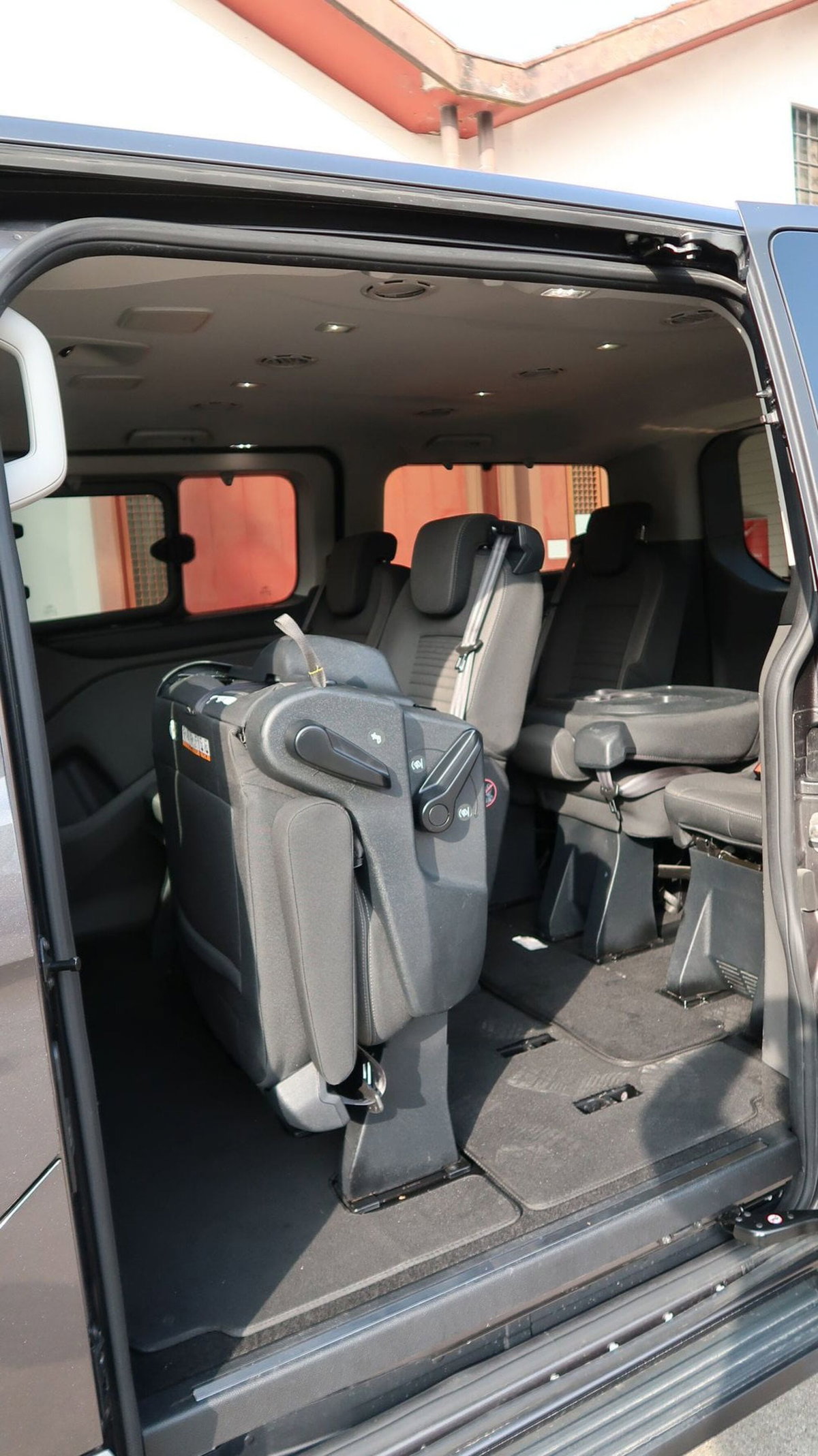 Ford Tourneo Custom 320 2.0 TDCi 130CV MHEV PC Titanium (6)