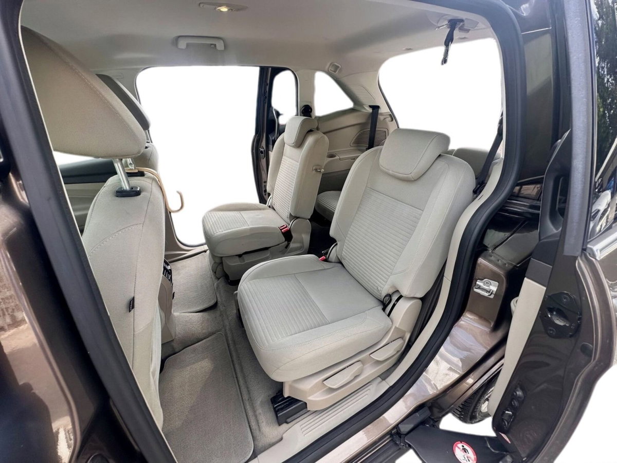Ford Tourneo Connect 7 1.5 TDCi 120 CV Powershift Titanium (13)