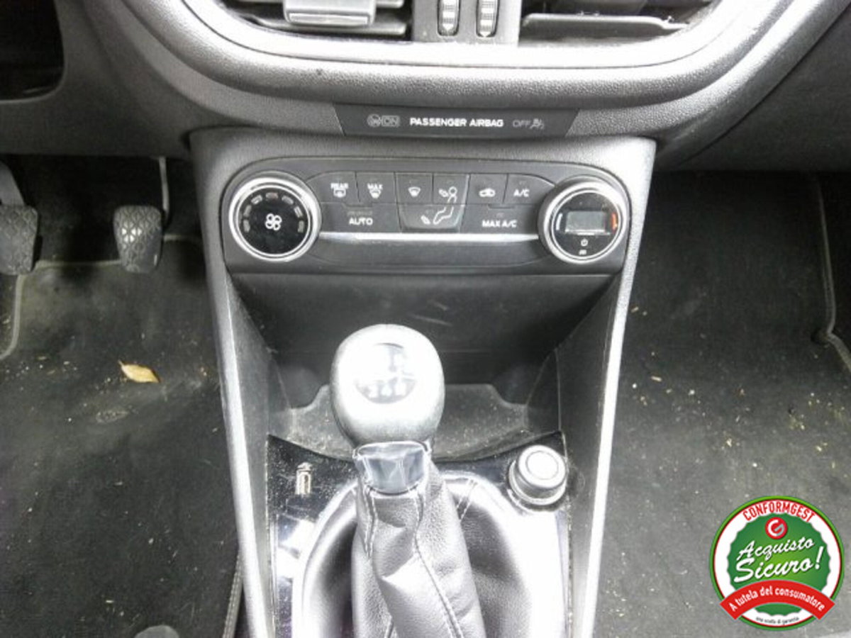 Ford Fiesta 1.1 85 CV 5 porte Titanium (18)