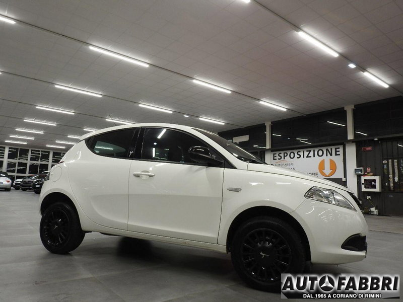 Lancia Ypsilon 0.9 TwinAir 85 CV 5 porte Metano Ecochic Elefantino