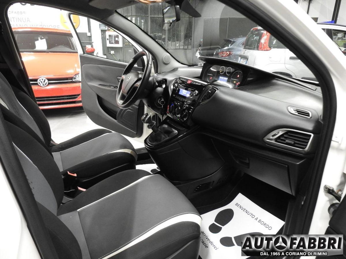 Lancia Ypsilon 0.9 TwinAir 85 CV 5 porte Metano Ecochic Elefantino (10)