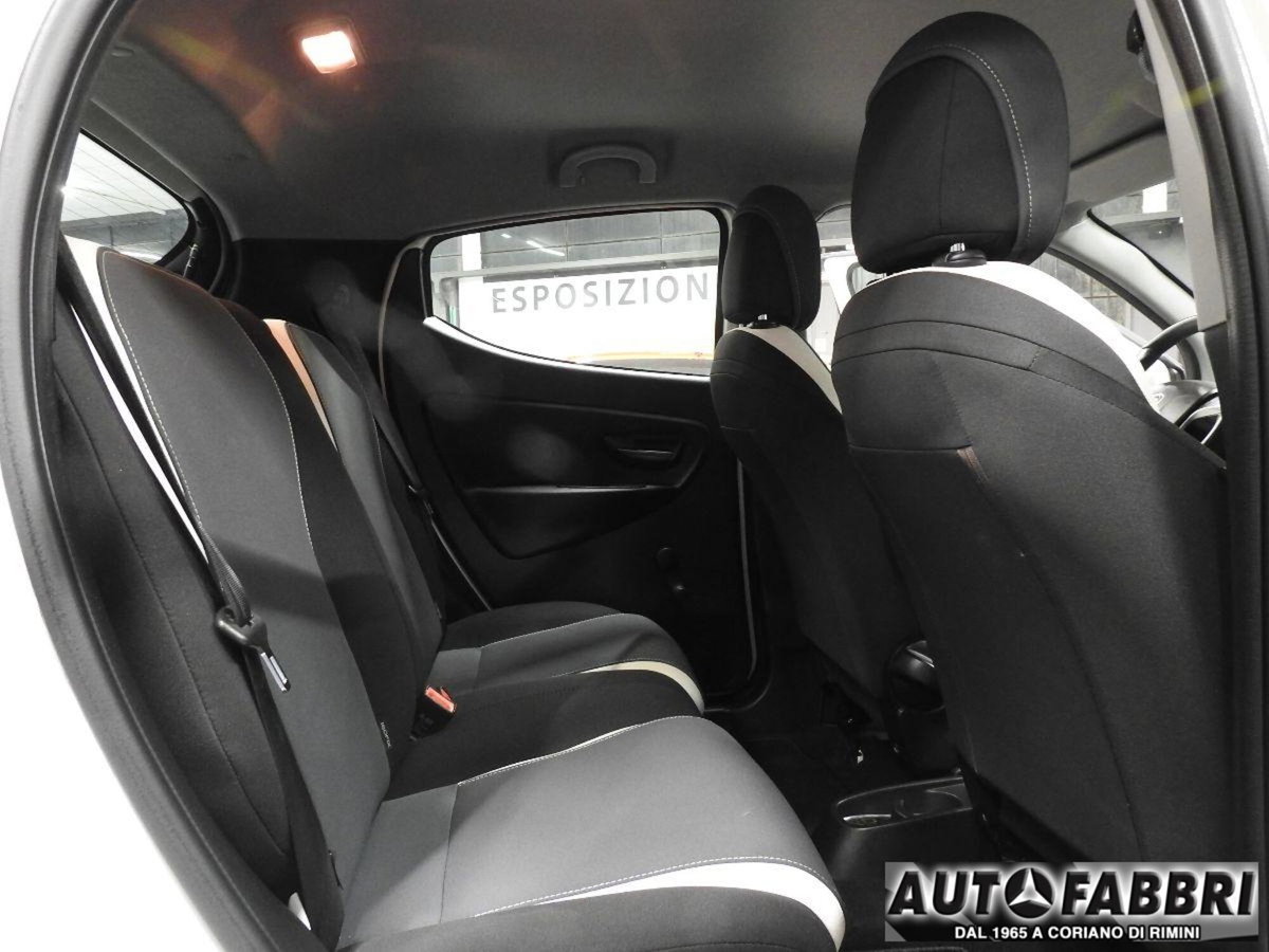 Lancia Ypsilon 0.9 TwinAir 85 CV 5 porte Metano Ecochic Elefantino (11)