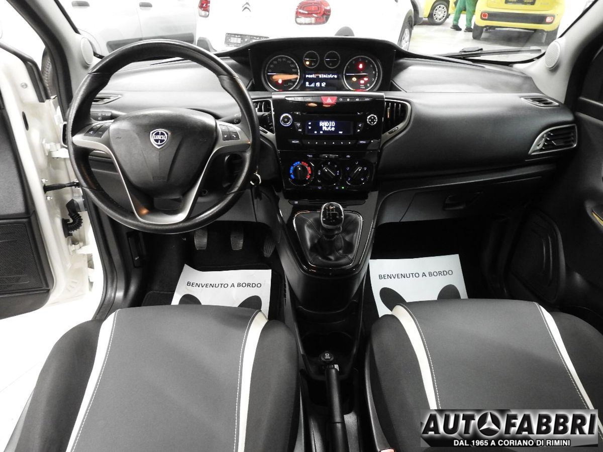 Lancia Ypsilon 0.9 TwinAir 85 CV 5 porte Metano Ecochic Elefantino (12)