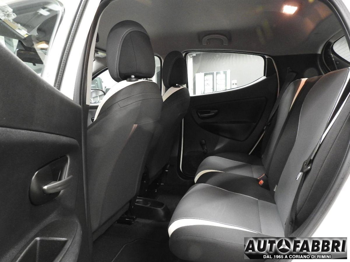 Lancia Ypsilon 0.9 TwinAir 85 CV 5 porte Metano Ecochic Elefantino (13)