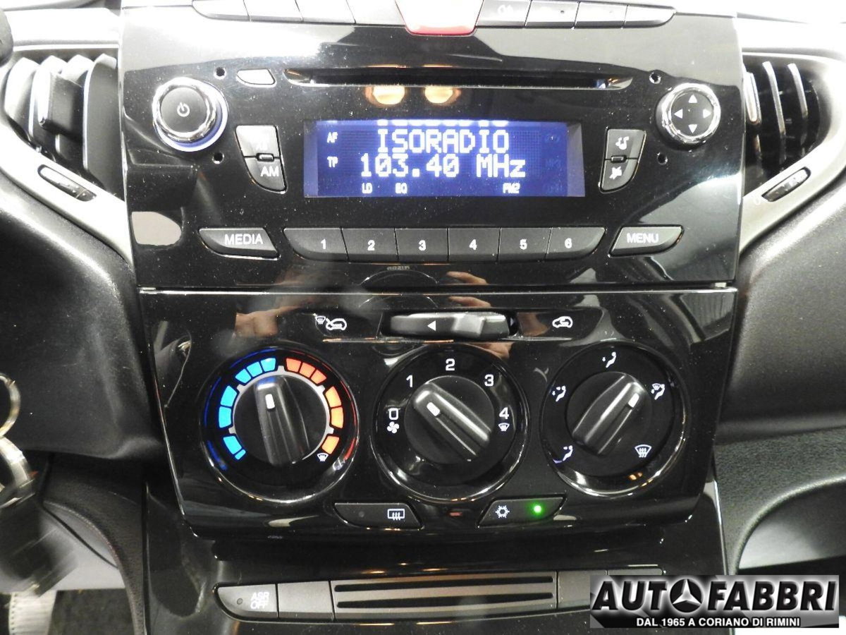 Lancia Ypsilon 0.9 TwinAir 85 CV 5 porte Metano Ecochic Elefantino (18)
