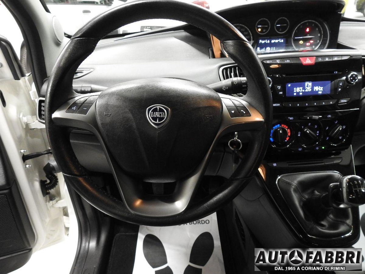 Lancia Ypsilon 0.9 TwinAir 85 CV 5 porte Metano Ecochic Elefantino (20)