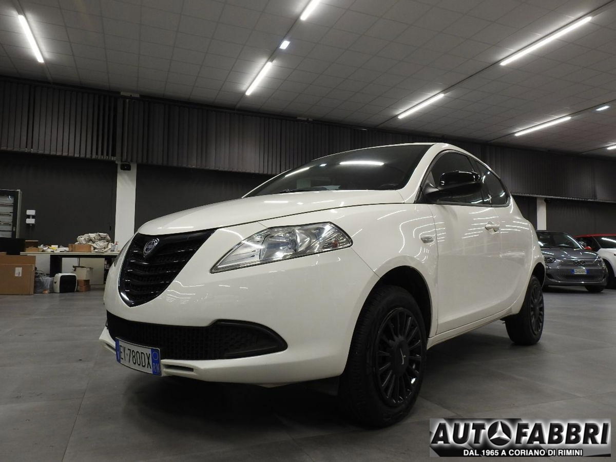 Lancia Ypsilon 0.9 TwinAir 85 CV 5 porte Metano Ecochic Elefantino (5)