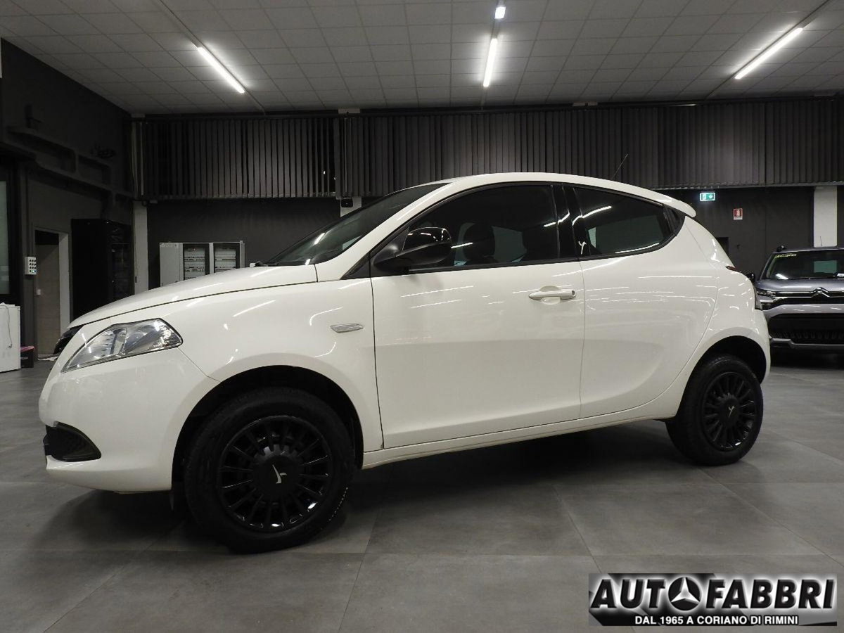 Lancia Ypsilon 0.9 TwinAir 85 CV 5 porte Metano Ecochic Elefantino (6)