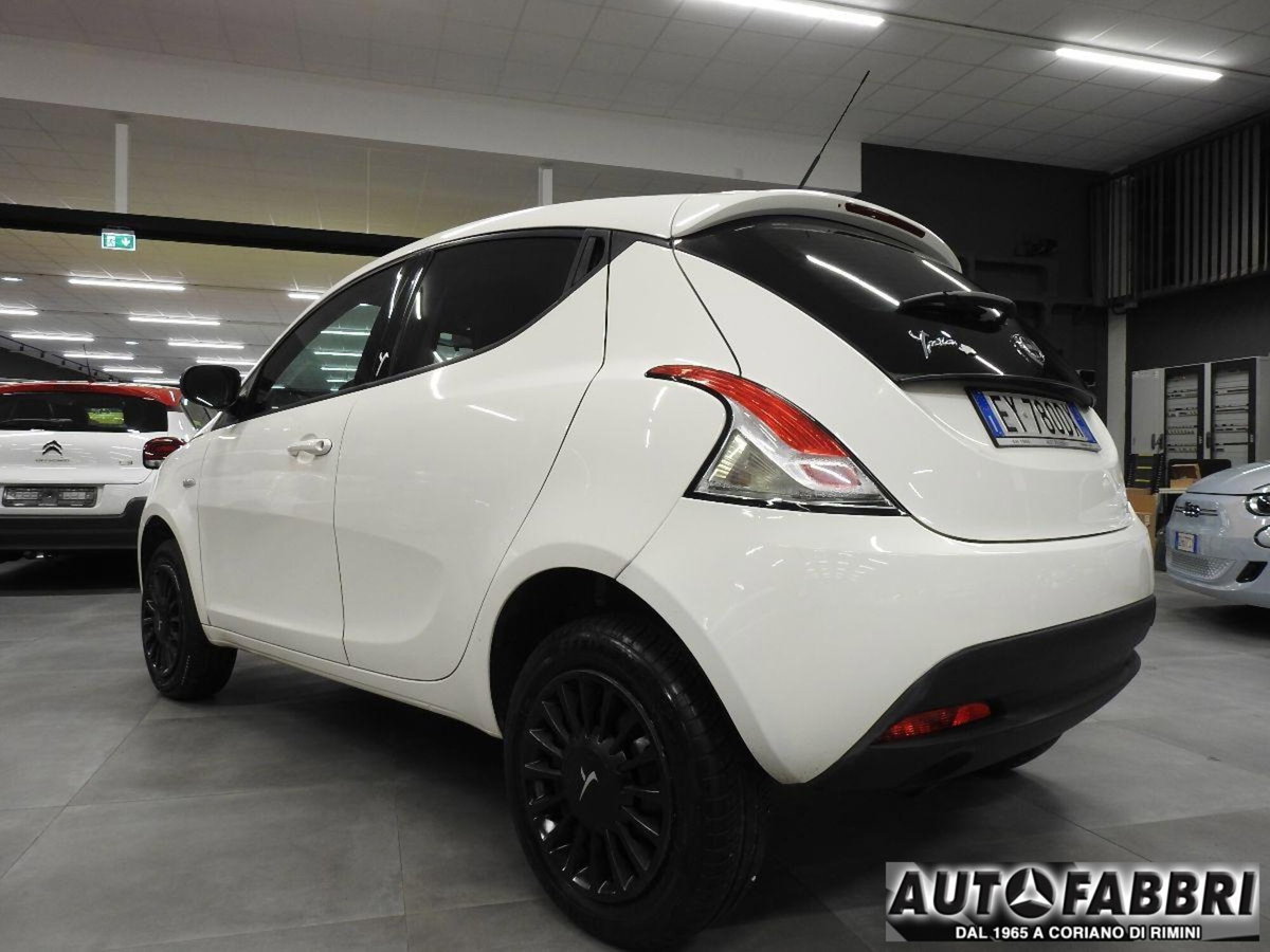 Lancia Ypsilon 0.9 TwinAir 85 CV 5 porte Metano Ecochic Elefantino (7)