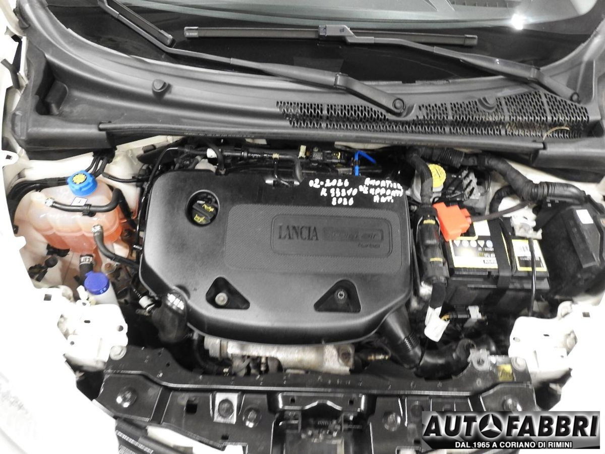 Lancia Ypsilon 0.9 TwinAir 85 CV 5 porte Metano Ecochic Elefantino (8)