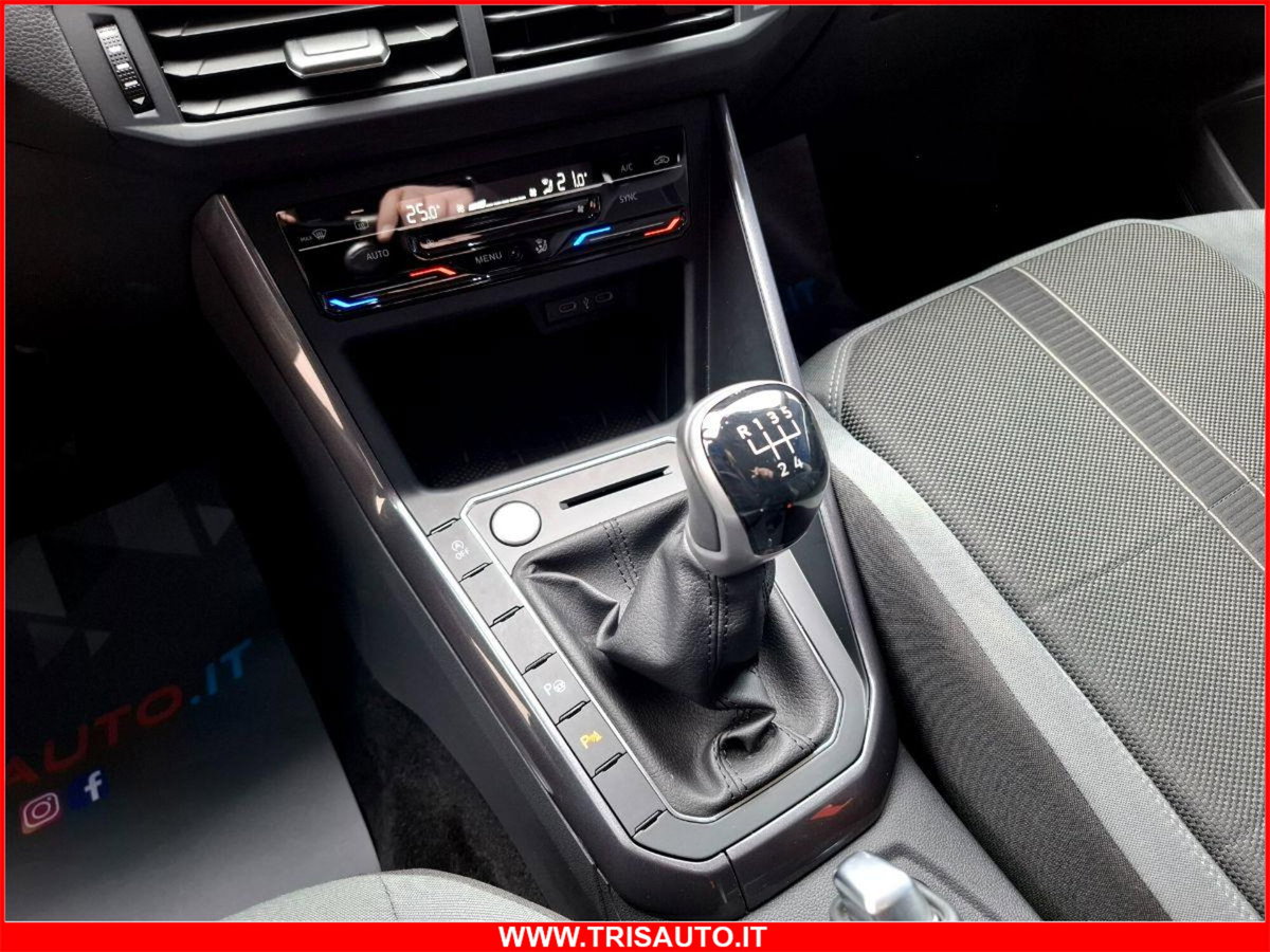 Volkswagen Polo 1.0 tsi Style 95cv (18)