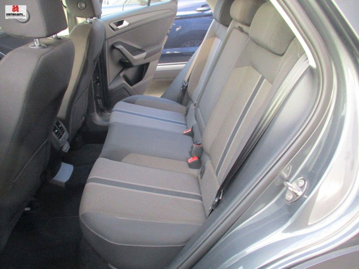 Volkswagen T-Roc 1.0 TSI R-Line (15)