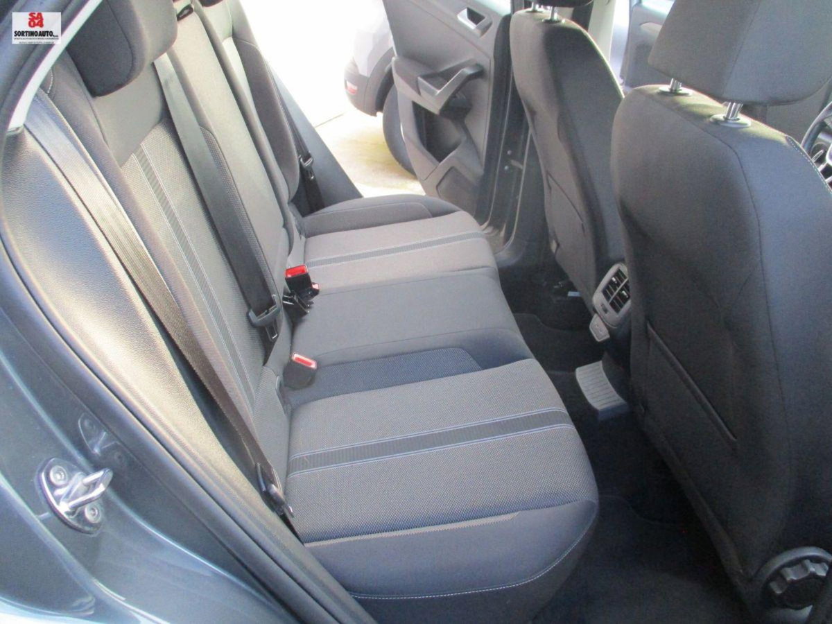 Volkswagen T-Roc 1.0 TSI R-Line (17)