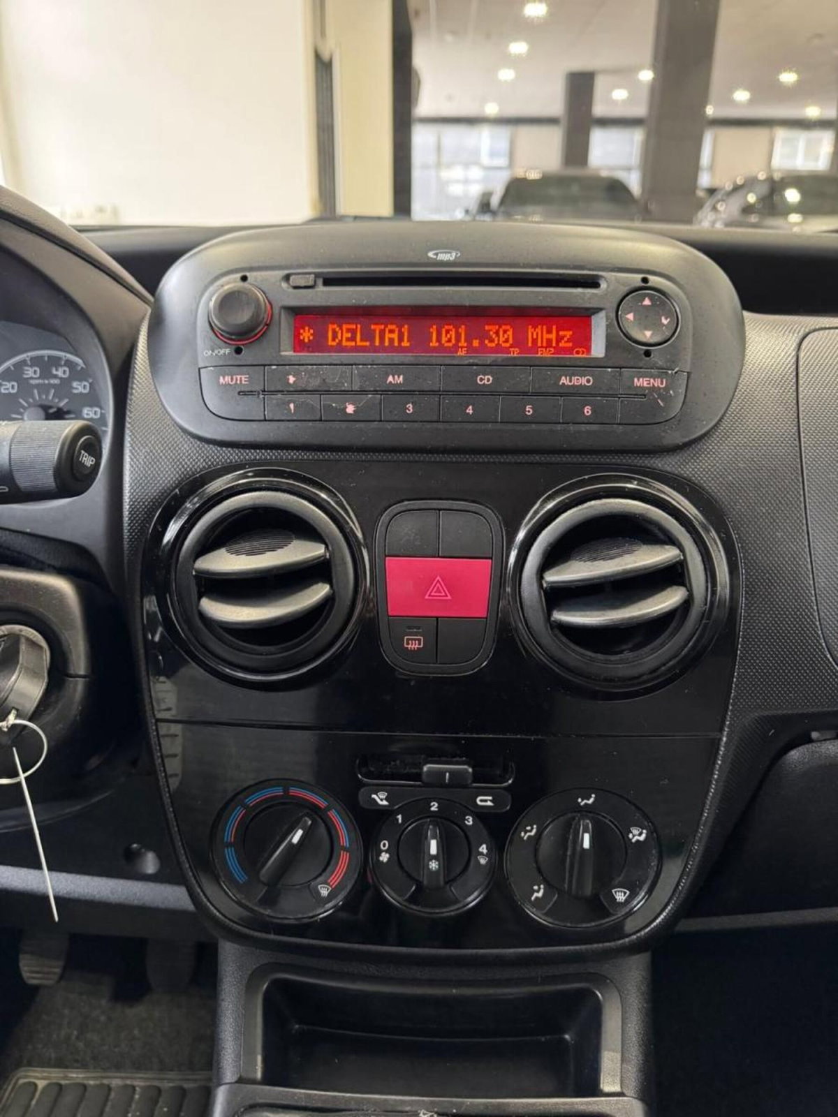 Fiat Qubo 1.3 MJT 95 CV Trekking (14)