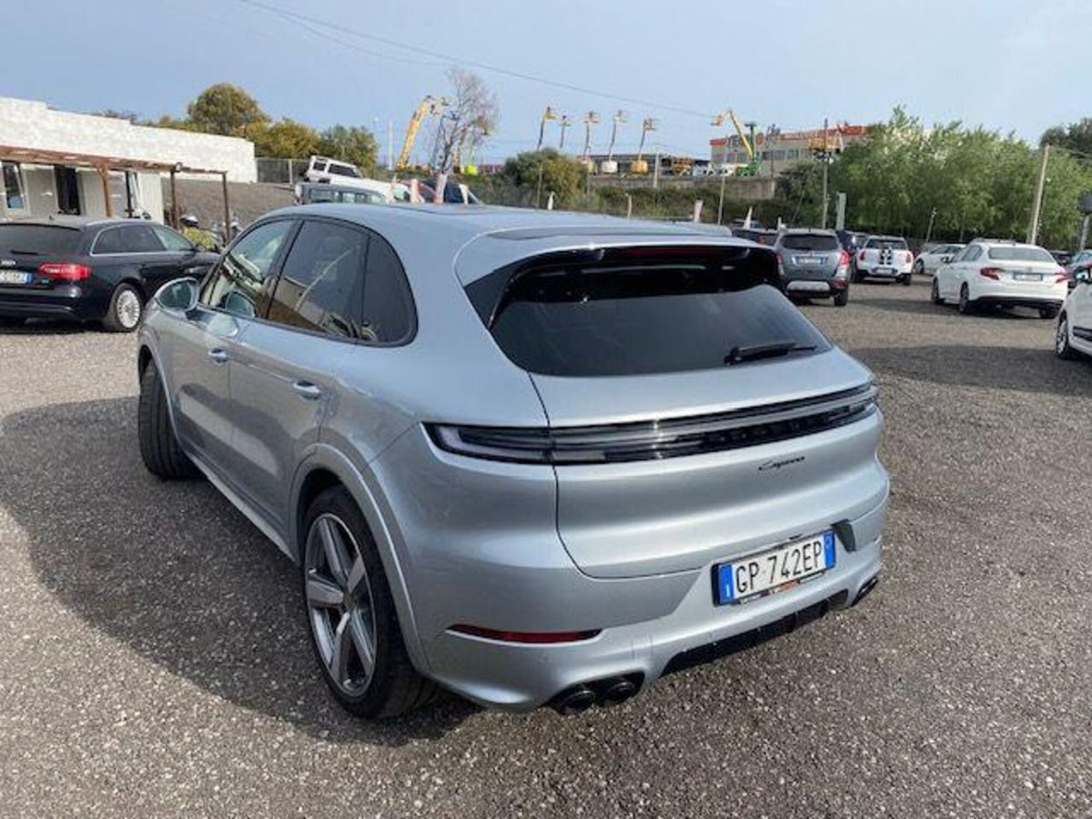 Porsche Cayenne 3.0 V6 (2)