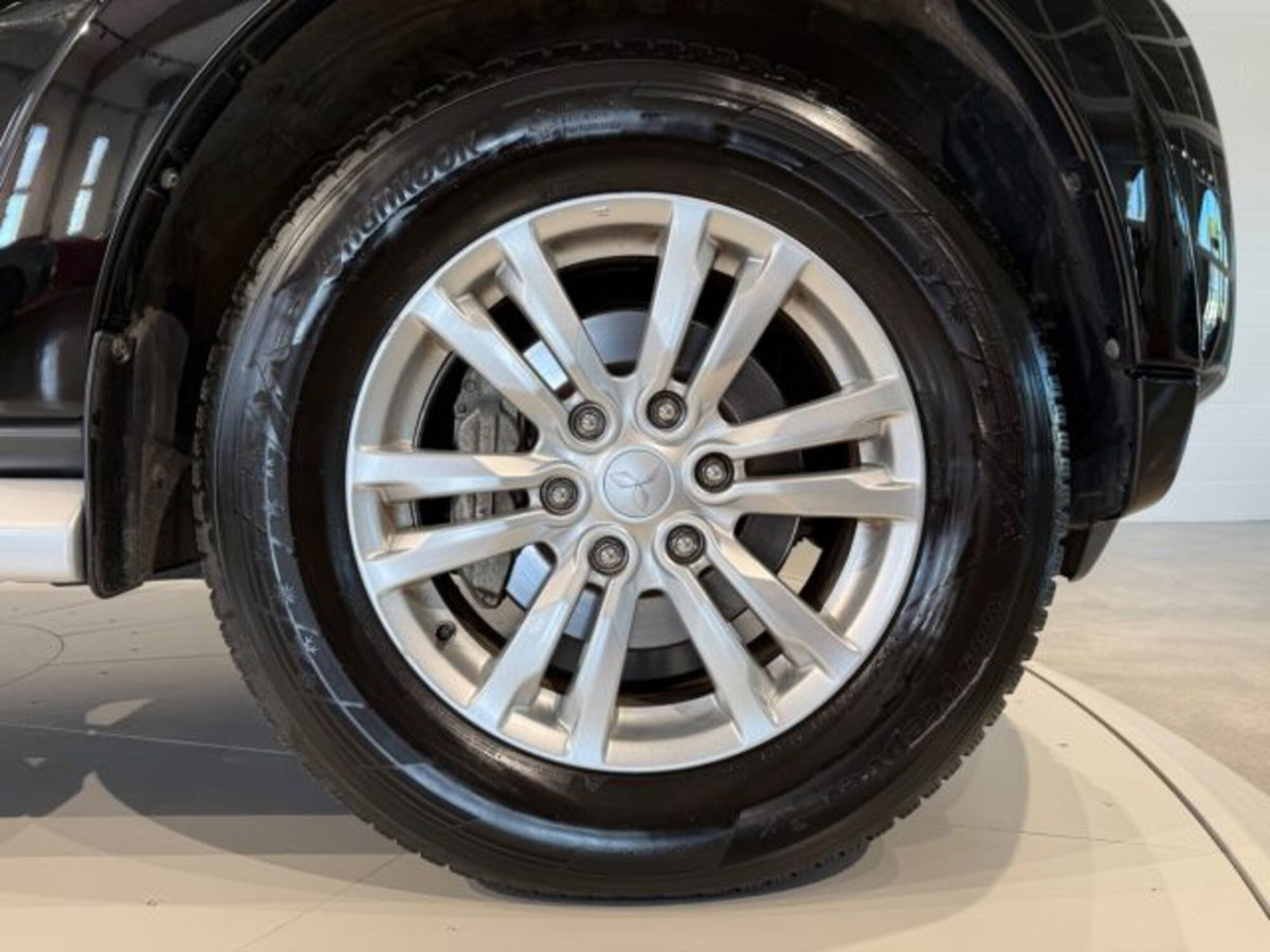 Mitsubishi Pajero 3.2 DI-D 16V aut. 5p. Instyle DPF (10)