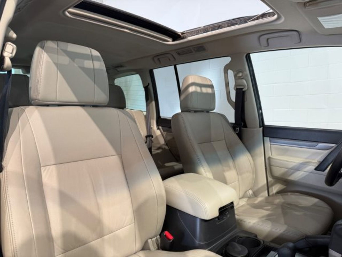 Mitsubishi Pajero 3.2 DI-D 16V aut. 5p. Instyle DPF (14)