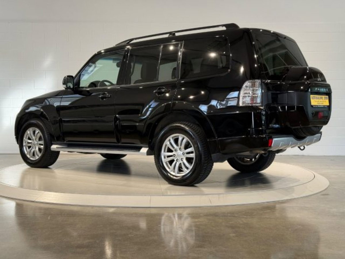 Mitsubishi Pajero 3.2 DI-D 16V aut. 5p. Instyle DPF (3)