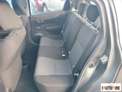 Toyota Yaris 1.D-4D 5 porte Lounge (12)