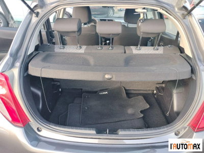Toyota Yaris 1.D-4D 5 porte Lounge (14)