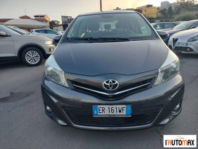 Toyota Yaris 1.D-4D 5 porte Lounge (2)