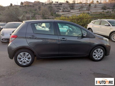 Toyota Yaris 1.D-4D 5 porte Lounge (4)